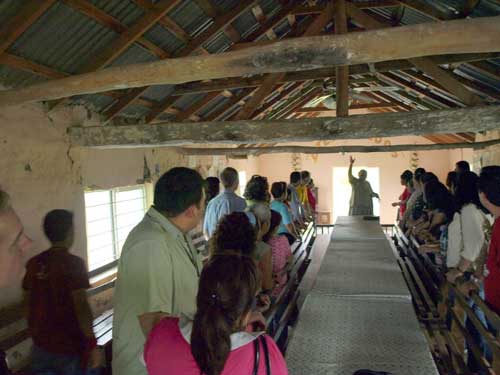 Pastor Sulema praises God for how He provided for their new sanctuary in the town of Nacimiento.