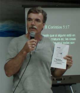 David Byrne teaches in México